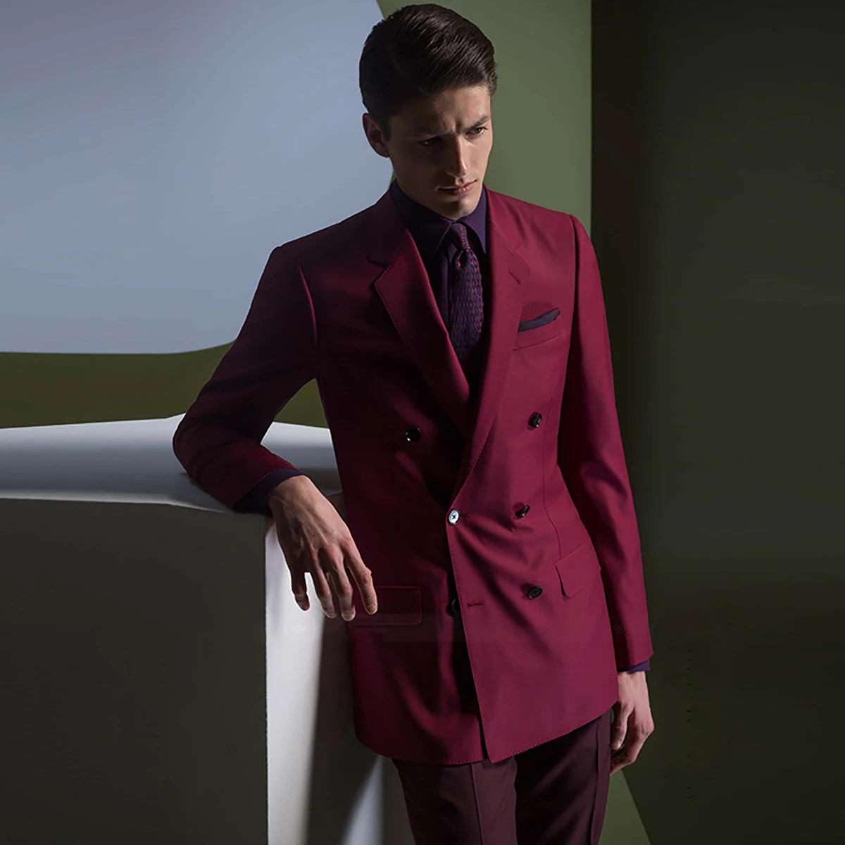 Рисунок 4 - Однотонные свадебные костюмы для