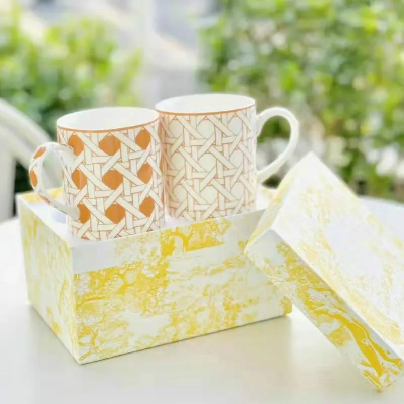 

2022 New Arrival Brief Style Coffee Mugs with Gift Box Delicate Design Handgrip Coffee Cup Funny Geometric Pattern Coffee Cups