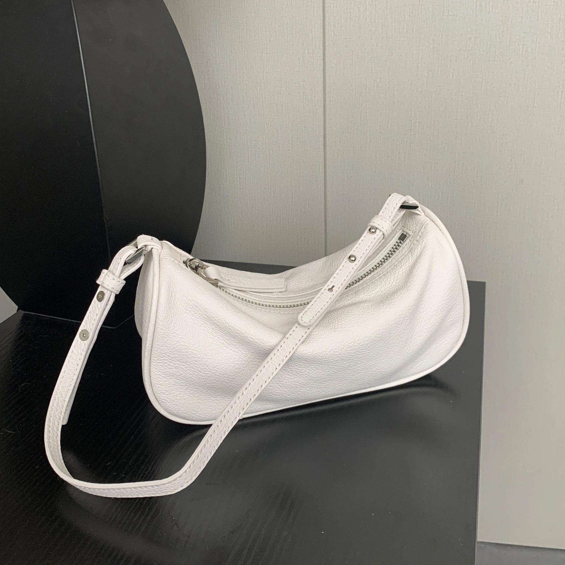2022 Genuine Leahter Fashion Luxury Disigner Handbags For Women Leisure Tarvel Purses Solid Zipper Female Small Shouder Bags