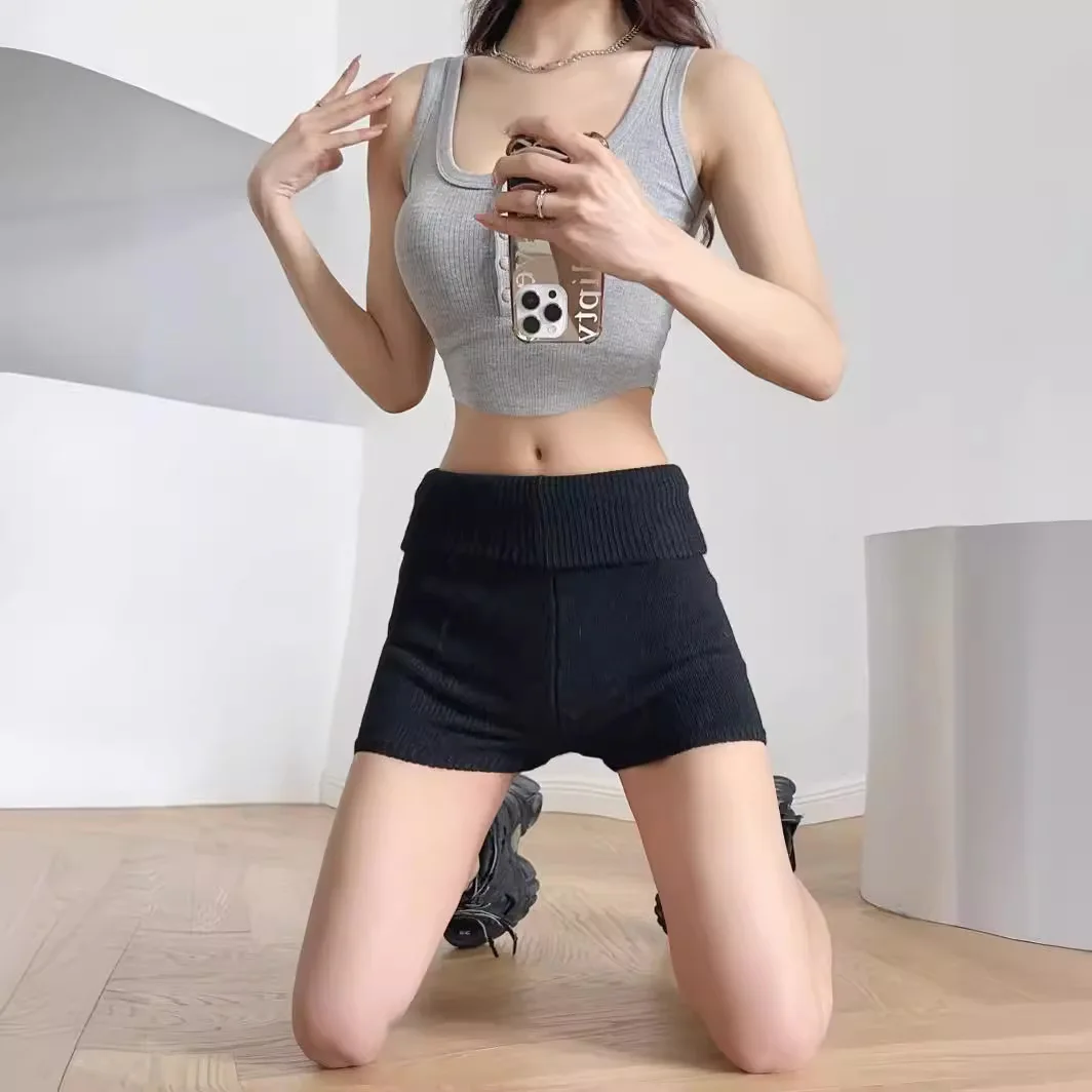 Новый стиль расклешенных и облегающих бедра шерстяных шорт с пряным стилем для