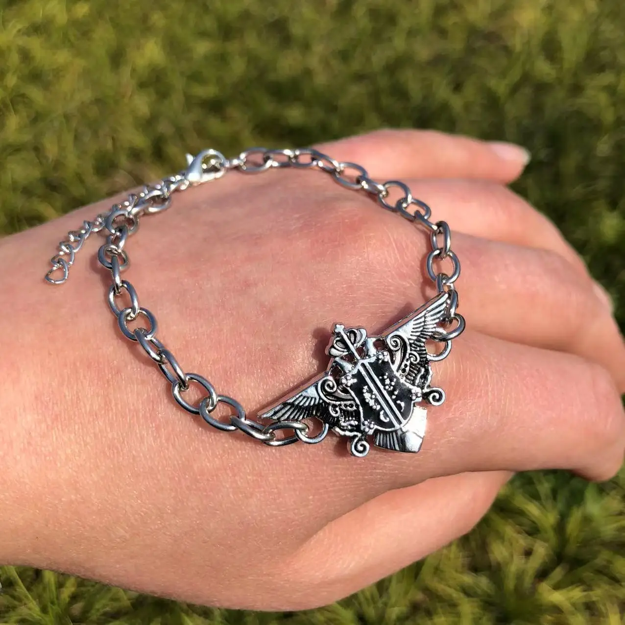 Женский браслет с сапфиром в форме орла