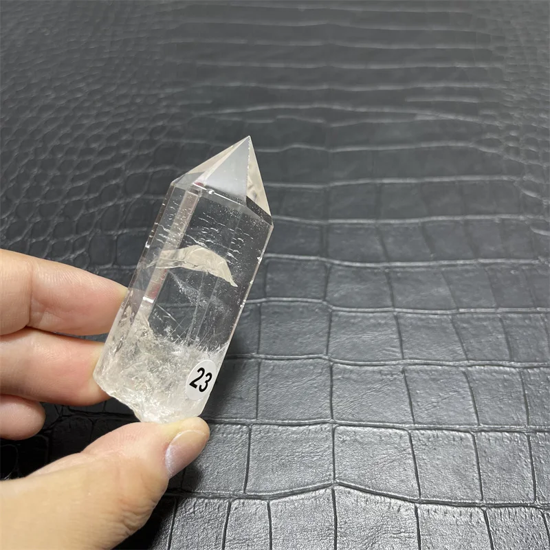 

Большой прозрачный кварцевый кристалл с семенами лемориана