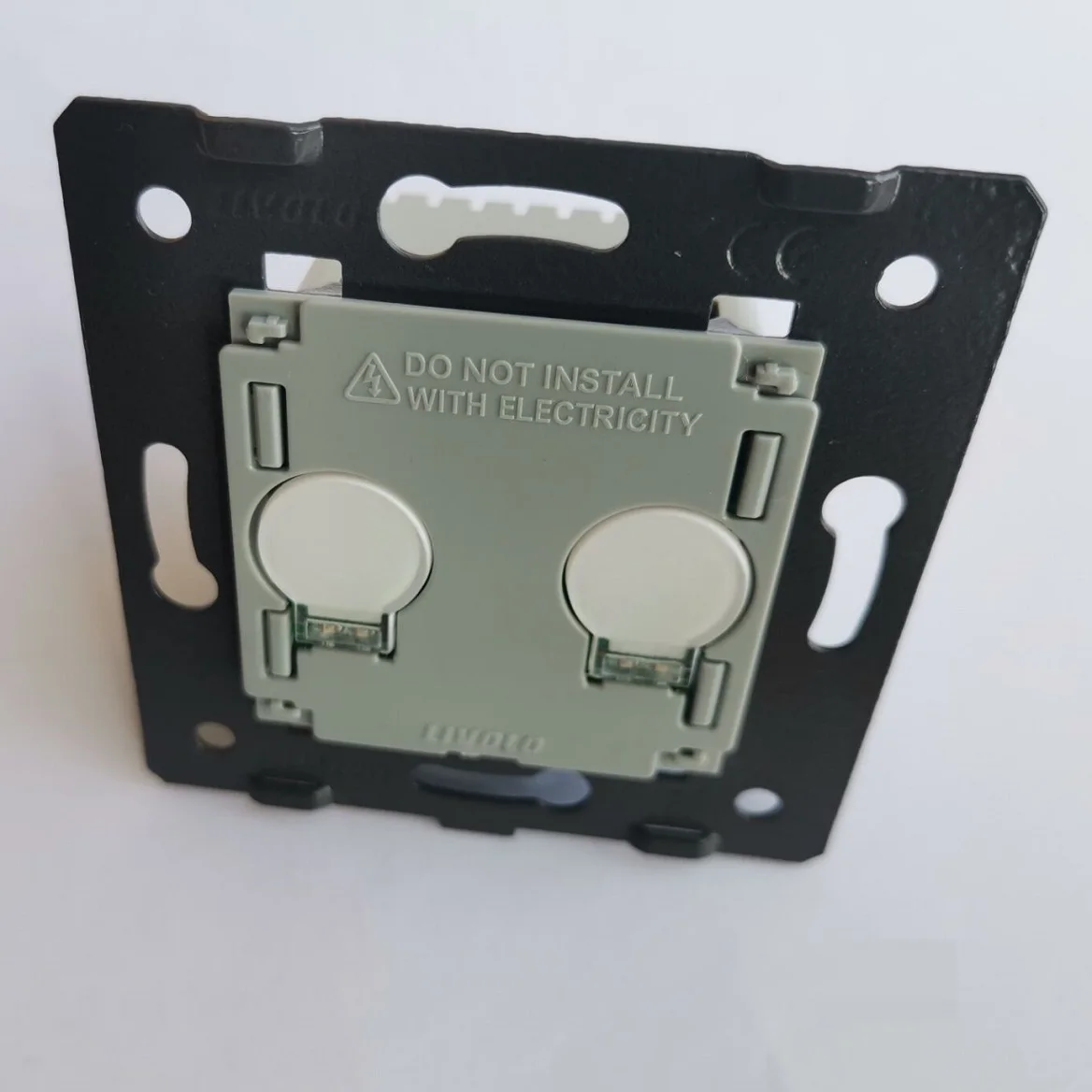 

Livolo VL-C702 Сенсорный выключатель 2 Gang