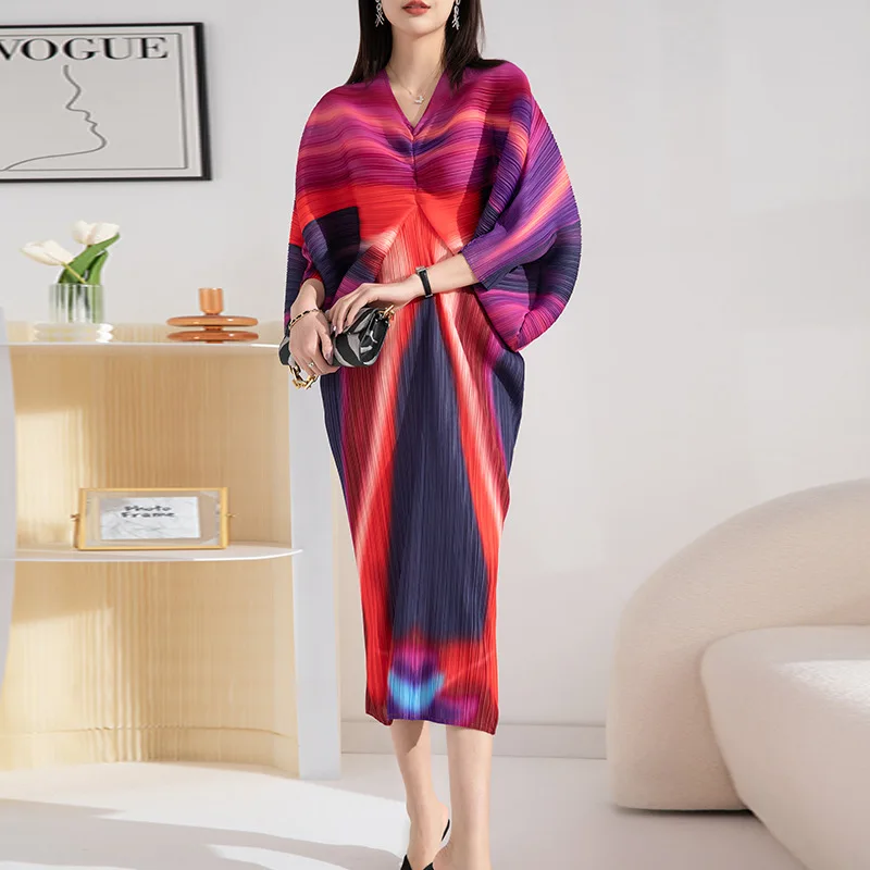 

Printed Batwing Sleeve plus Size Dress New Fashion High-End Miyake Pleated V-neck Loose Temperament Sheath One-Step Long Skirt