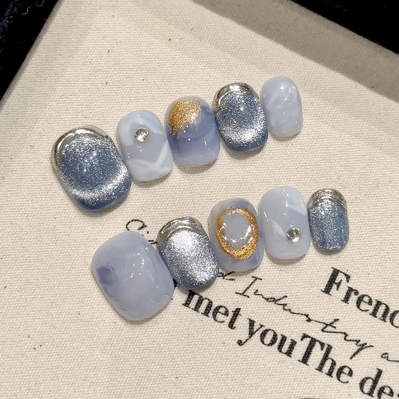 Нажмите на акриловые ногти Глянцевые синие Короткие круглые с блестками