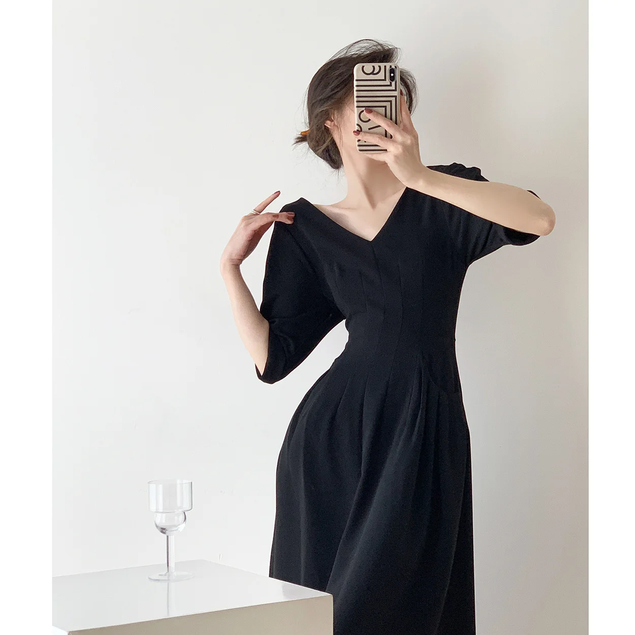 

Ince short sleeved black dress, high-level French style, new summer V-neck waistband, Hepburn style, Little black dress