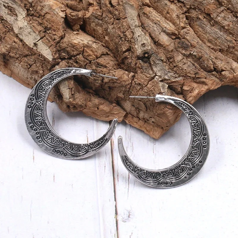 

Vintage Carving Moon Earrings Retro Handmade Boho National Style Moon Phase Dangle Earrings Gypsy Gold Color Earrings Jewelry