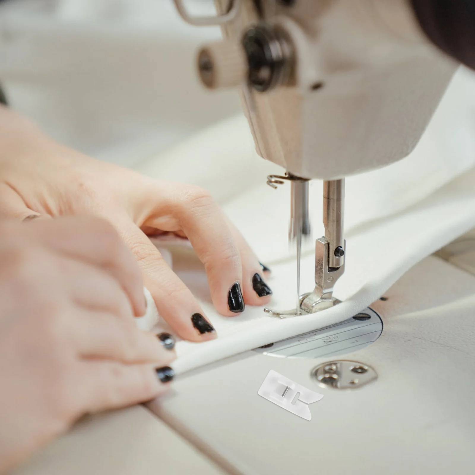 Завинчивающаяся прогулочная лапка для швейной машины с направляющей одеяла