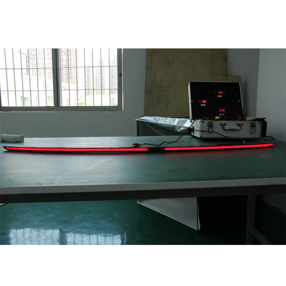 

It is suitable for 21-22 brand new Audi Q5L refitted through-flow taillight special LED brake turn light trunk light