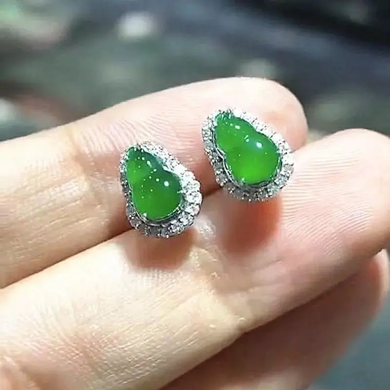 

Серьги из натурального халцедона с серебряной вставкой, в китайском стиле