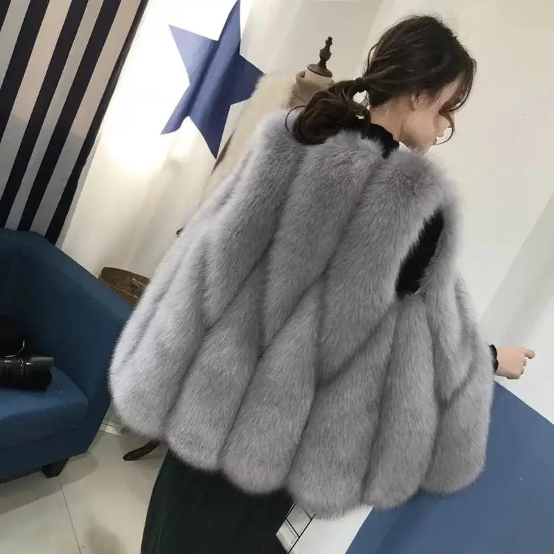 

Woman High Quality Faux Fur Vest Coat Female Sleeveless V-neck Soft Waistcoat Ladies Fur Jacket Outerwear Warm Fur Vest G105