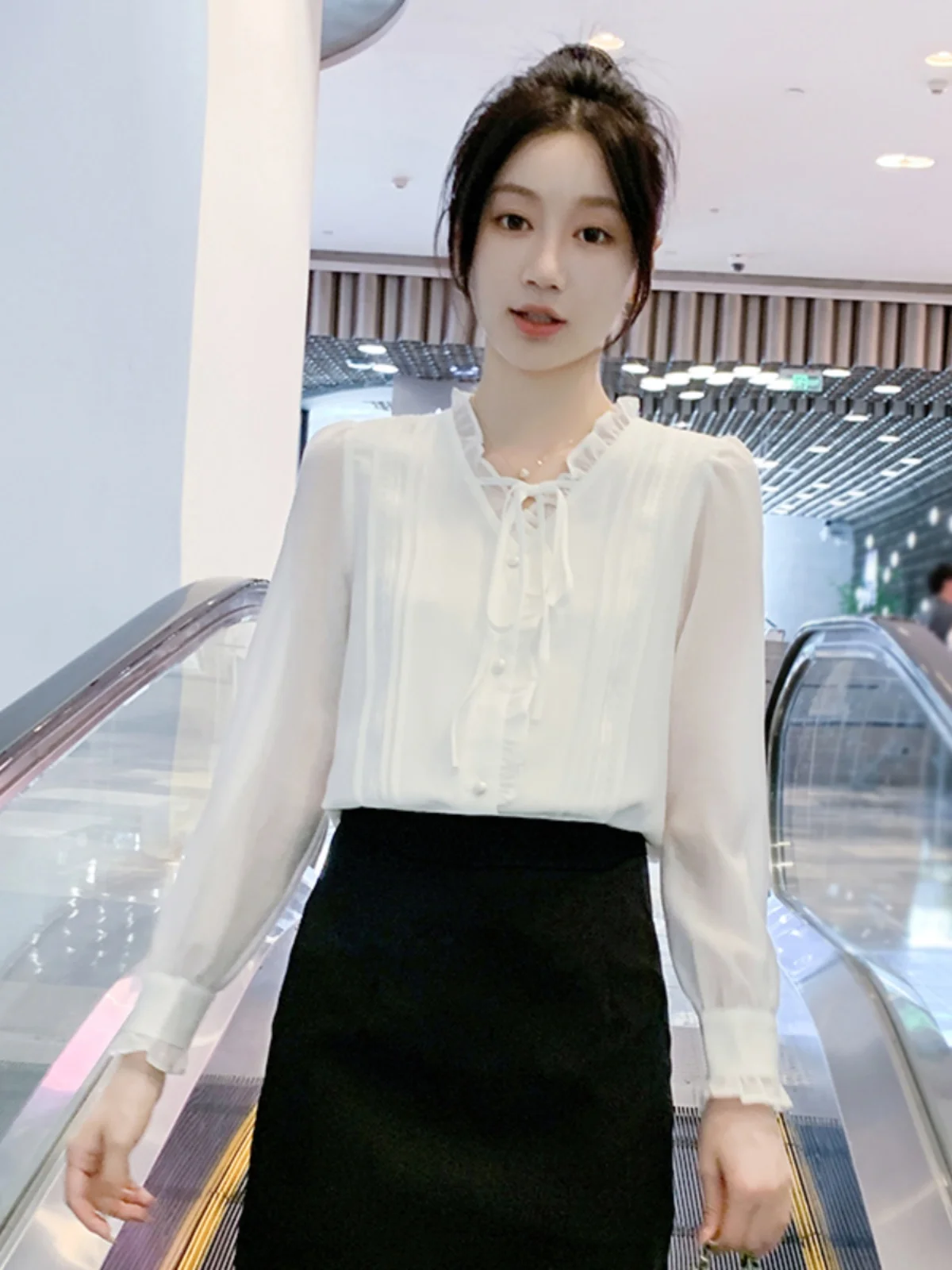 Дизайнерская белая рубашка женская осень 2023 осенняя новая внутренняя одежда