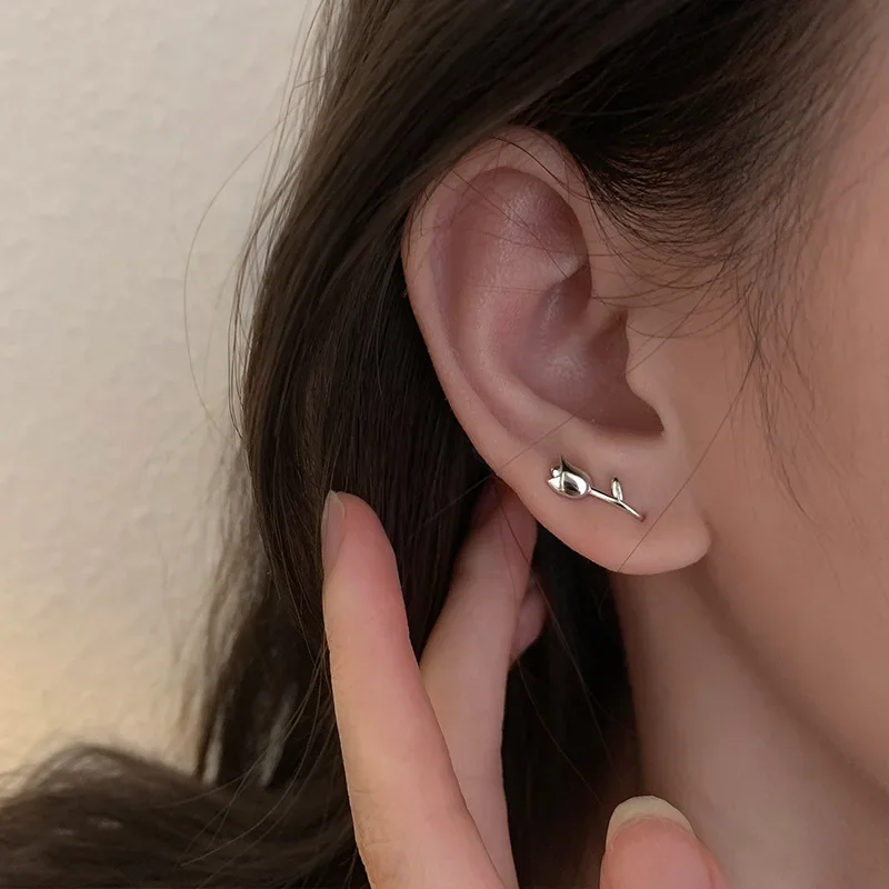 Серьги-гвоздики из серебра 925 пробы в виде тюльпана