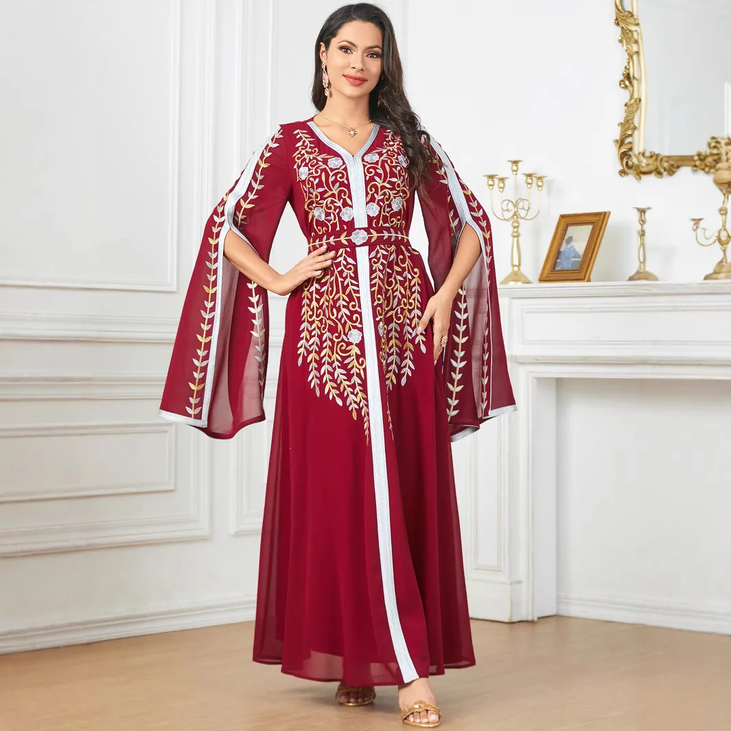 Женское платье-абая с вышивкой