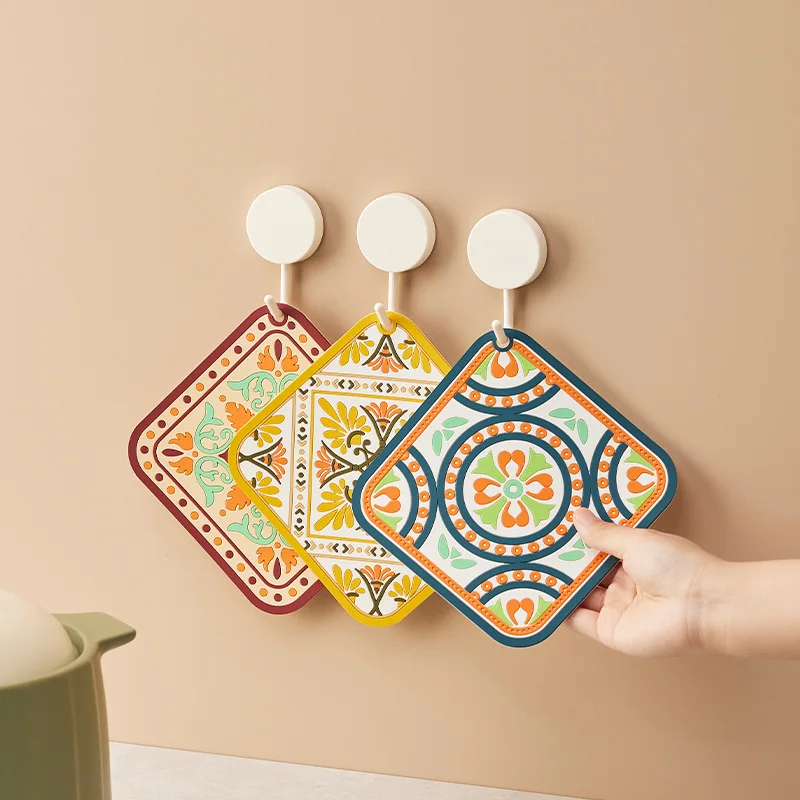 

15x15cm PVC Retro High Temperature Resistant Water and Oil Proof Pot and Bowl Mat Cup Mat Table Mat Kitchen Accessories