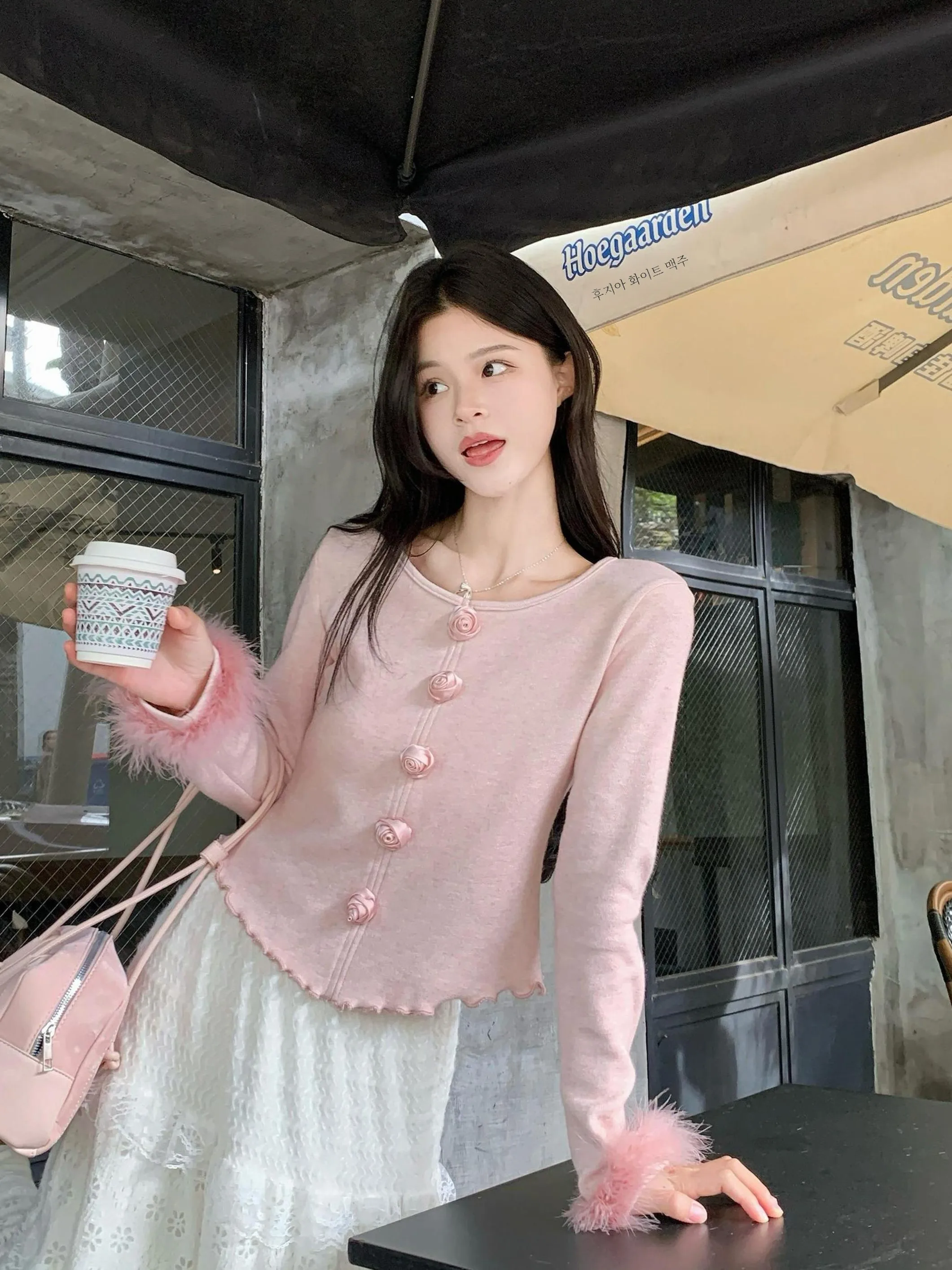 Утепленная юбка в стиле пэчворк с объемным цветком и розовым вязаным кружевом