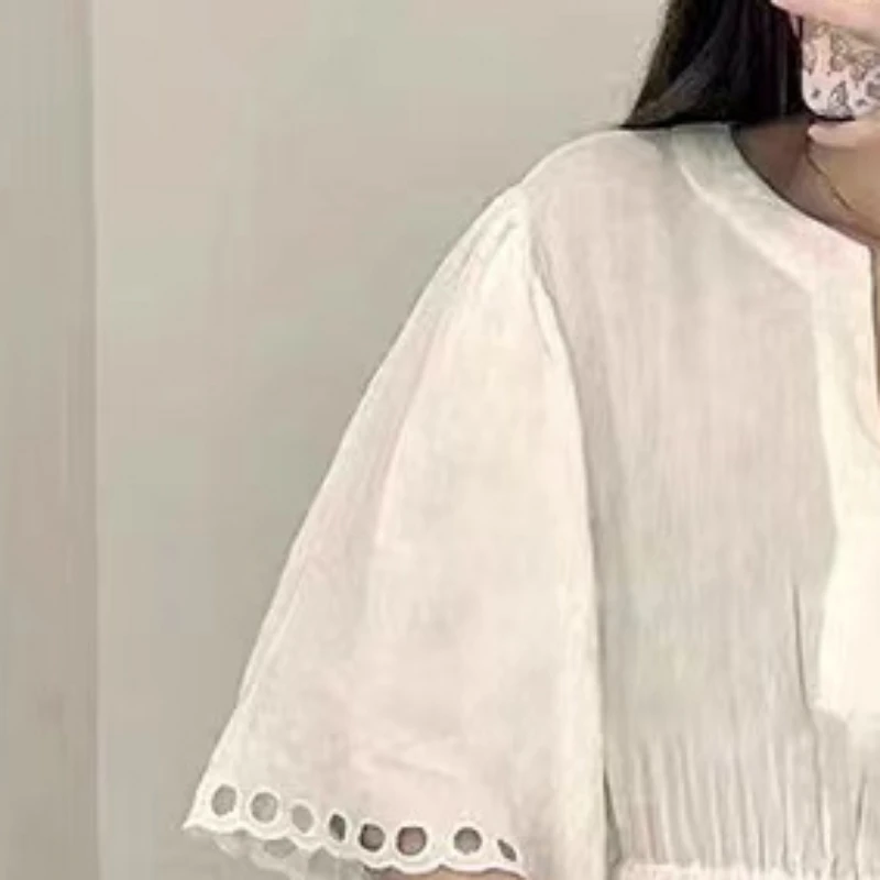 

Женское короткое платье с V-образным вырезом, лето 2023