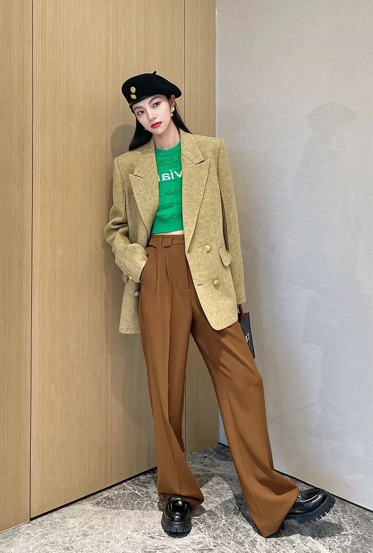 Такой же двойной плиссированный дизайн Xiaojingjia показывает тонкую и высокую