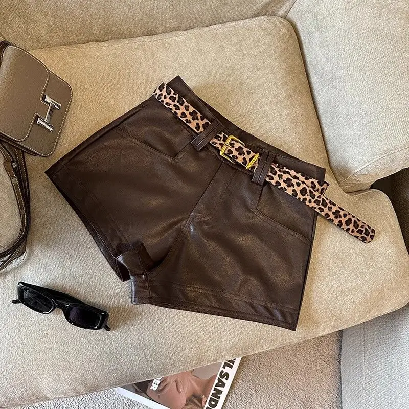 Американские черные шорты из искусственной кожи для женщин осенью и зимой.