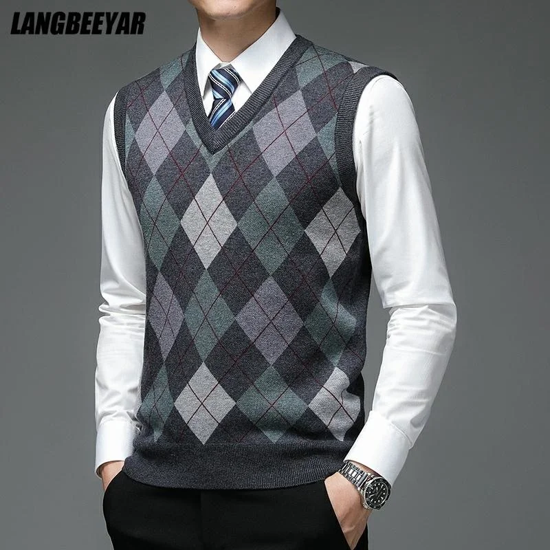 

New Autum Fashion Designer Brand Argyle Pullover Diamond Sweater V Neck Knit Vest Men 6% Wool Sleeveless Casual Men Clothing