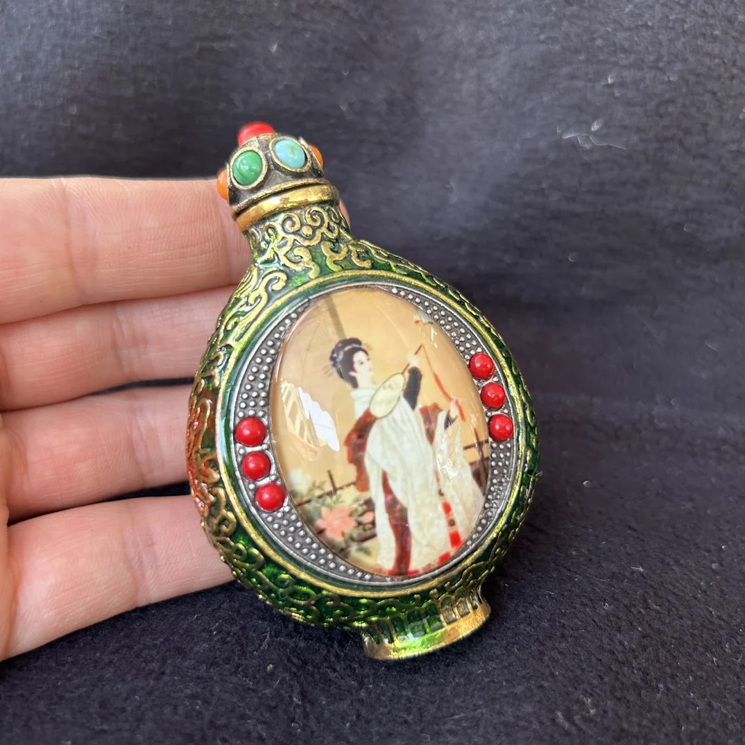 

Antique Luminous Snuff Bottle