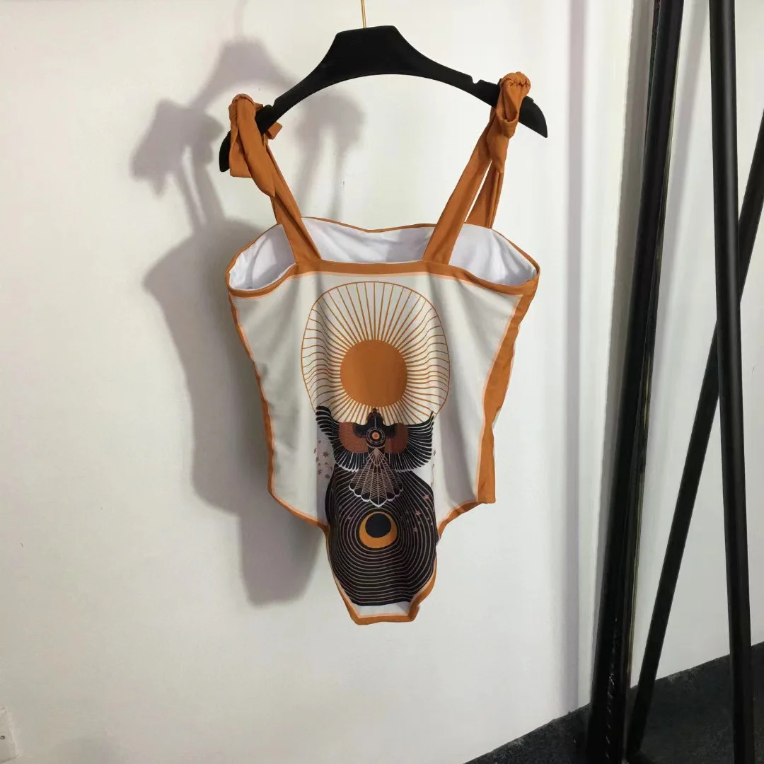 

Новинка 2023, Модный женский новый купальник, Цельный купальник на бретельках с принтом + пляжные нарукавники с высокой талией и разрезом