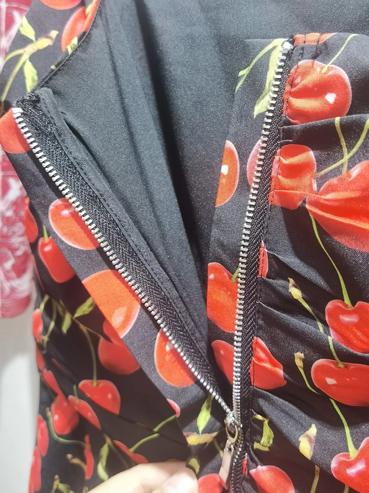 Женское платье с принтом вишни JUNLINNA летнее средней длины на тонких бретелях