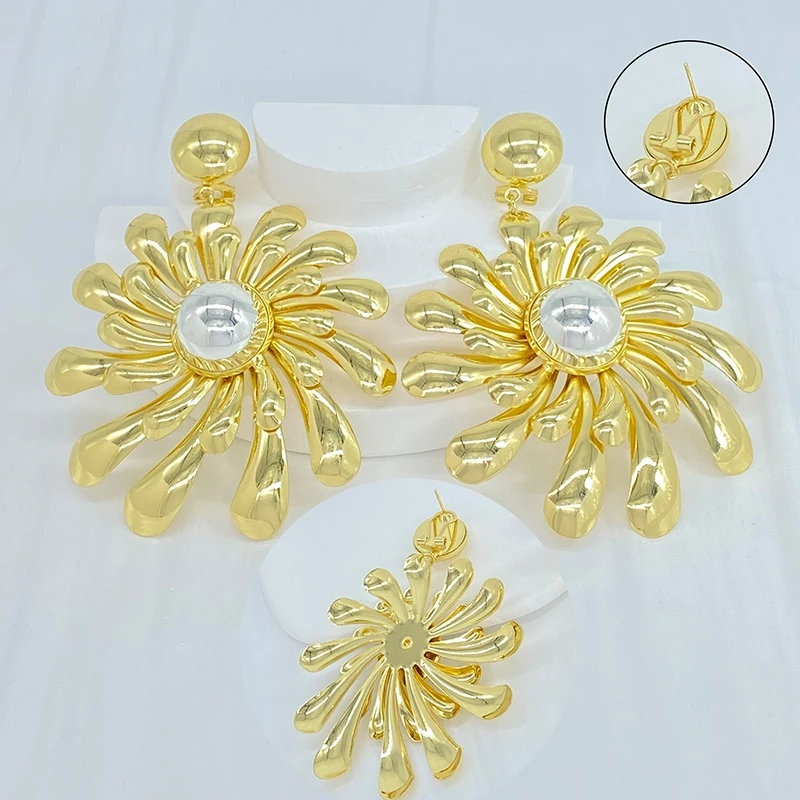 Комплект из колье и серёг 18-каратного золота