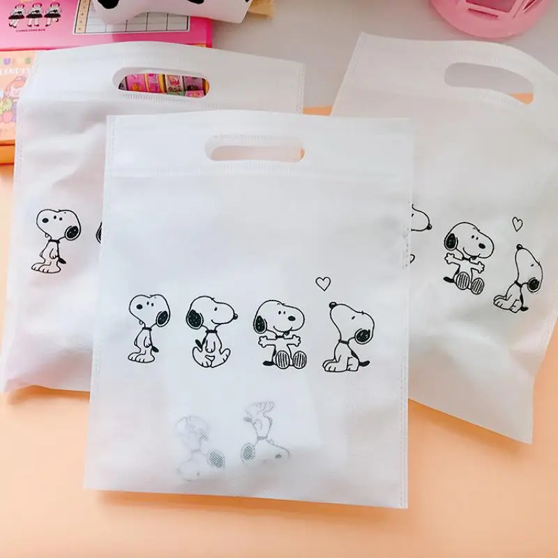 

35*25Cm Ins Snoopy Cartoon Character Non-Woven Portable Gift Bag Nordic White Packaging Bag Kawaii Anime Toy for Kids Gift
