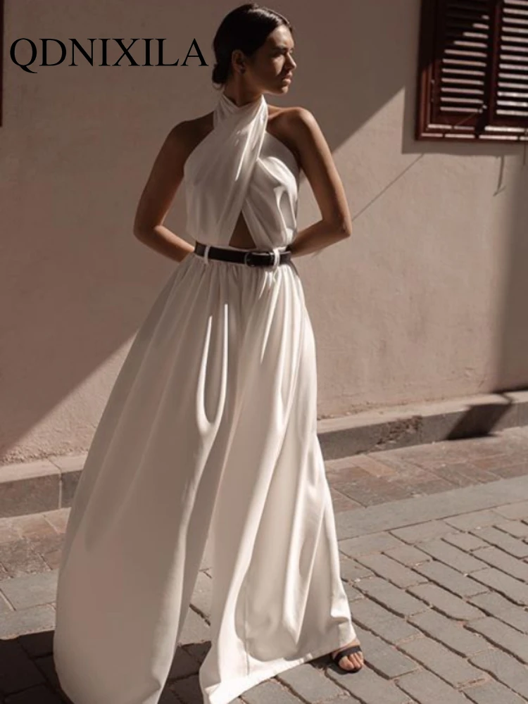 Женский комбинезон лето с широкими штанами, открытой спиной и в обтяжку "Халтер" белого цвета.