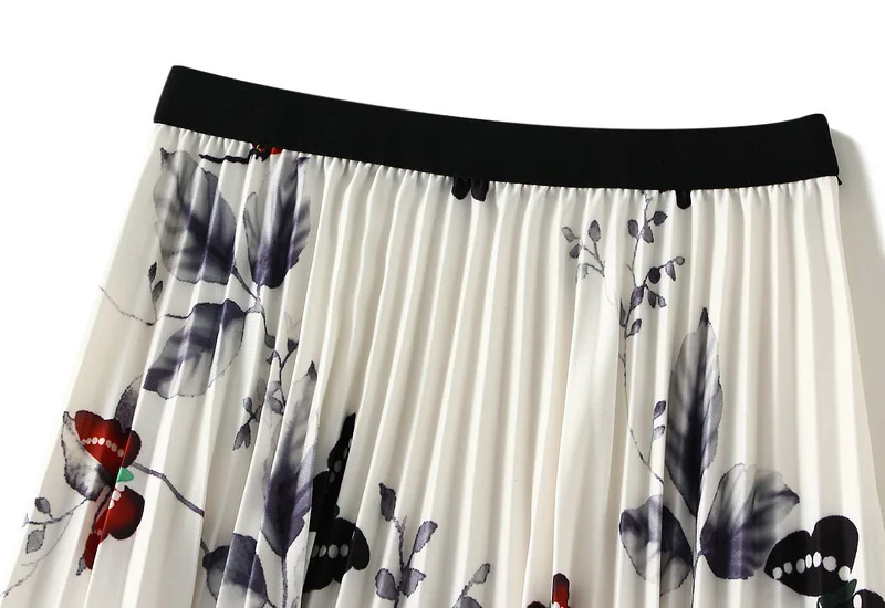 Женское плиссированное платье-трапеция с завышенной талией и драпировкой