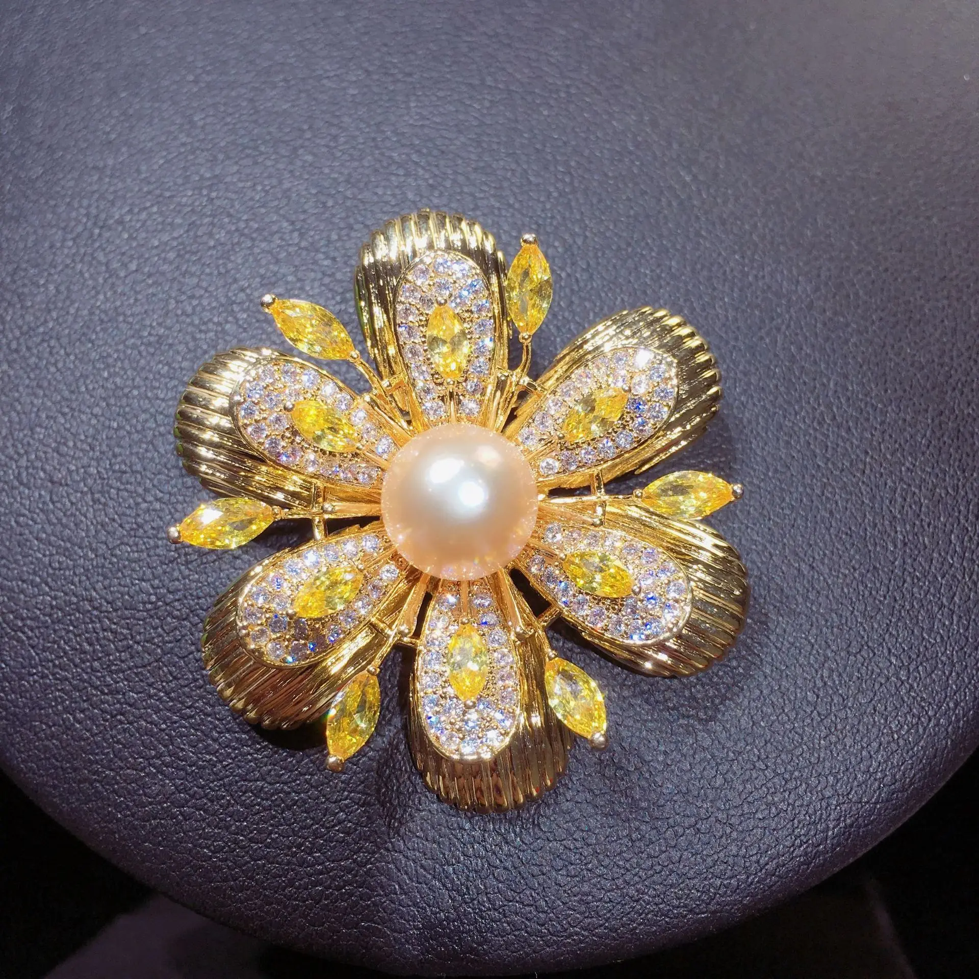 

MeiBaPJ 9-10mm Natural Freshwater Pearl Flower Brooch for Women Fine Fashion Weddings Jewelry Factory Price Free Shipping
