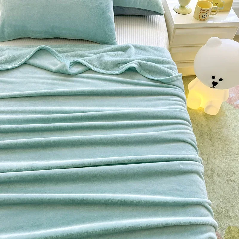 Мятно-зеленое пушистое одеяло большое мягкое и теплое однотонное для дивана