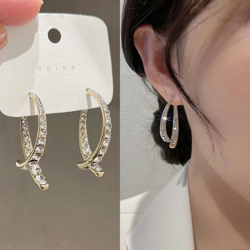 

New Trend Niche Design Sense Cross Fishtail Stud Earrings Light Luxury Senior Sense Temperament Net Red Ear Accessories