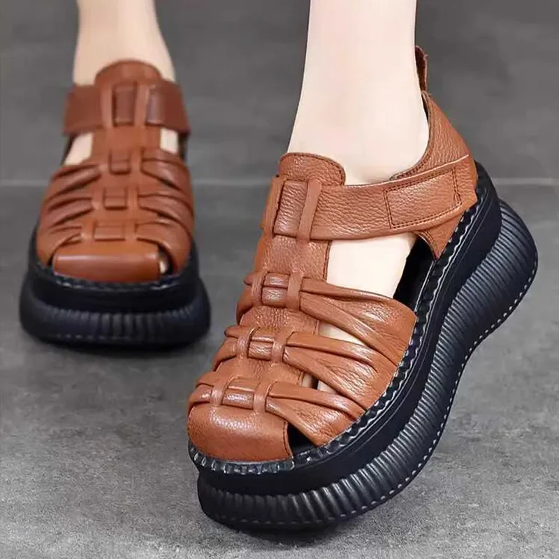 Сандалии женские на танкетке босоножки из натуральной кожи с перфорацией