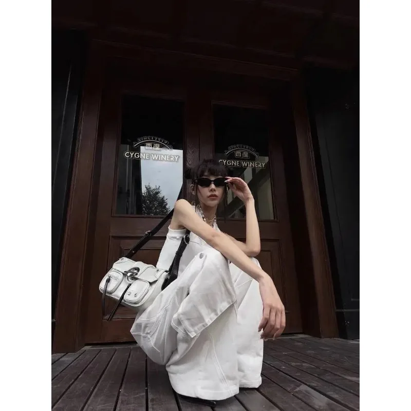 Рисунок 6 - Джинсы-карго женские в винтажном стиле