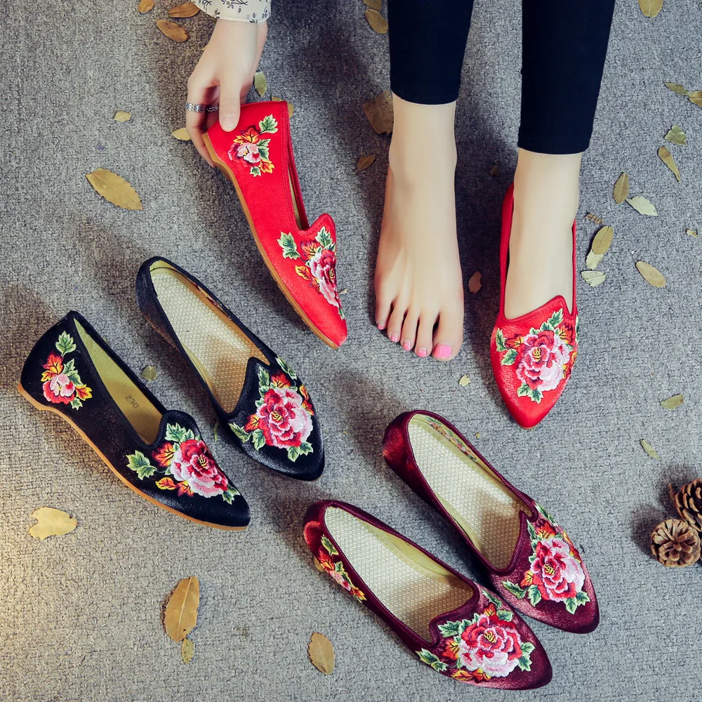 

2022 summer all-match set foot slope heel new trendy pointed toe ladies embroidered shoes 1621