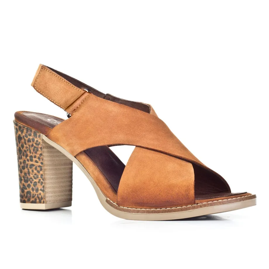 

Женские туфли из натуральной кожи с леопардовым принтом