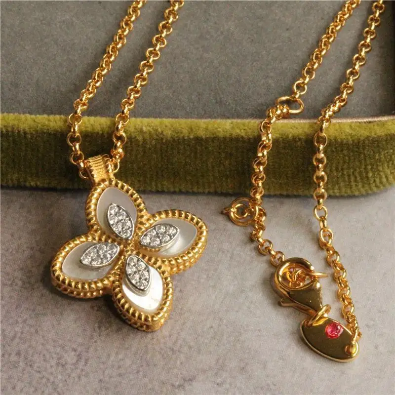 

New Vintage Natural Shell Stone Black Agate Flower Pendant Jewelry Bracelet for Women Fashion Exquisite Stainless Steel Bangles