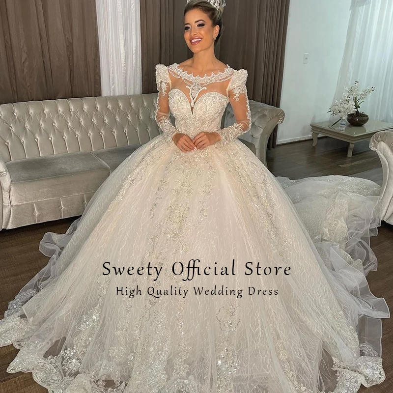 Свадебное платье с вышивкой и бисером