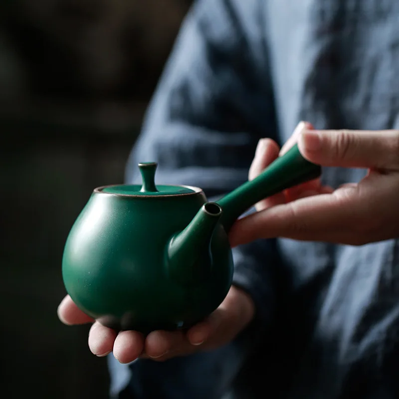 

Чайник керамический с боковой ручкой в японском стиле