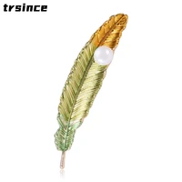 female retro temperament feather brooch high end suit pearl corsage simple fashion coat accessories