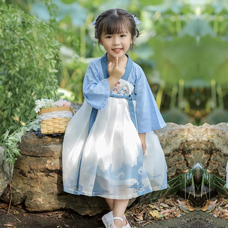 Рисунок 4 - _ Традиционный китайский костюм