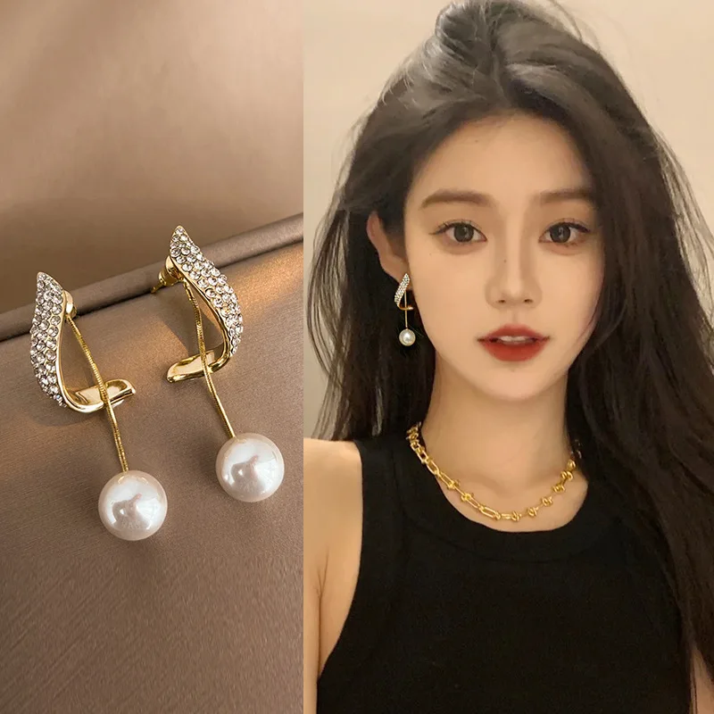 

Earrings for Women Senior Eye Suction Earrings Women's New Tide Niche Design Sterling Silver Pearl Earrings Ear Drop Studs