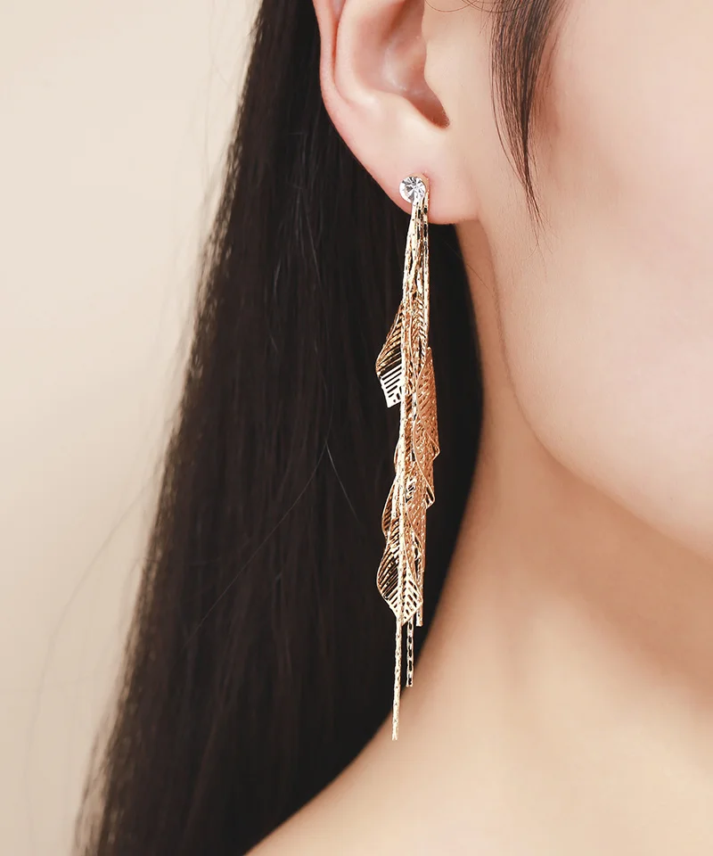 Серьги-подвески Elva Dong золотистого цвета