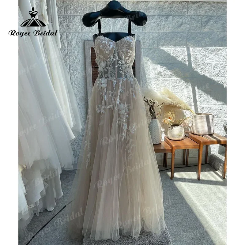 Гражданское свадебное платье в стиле бохо цвета шампанского с блестящим