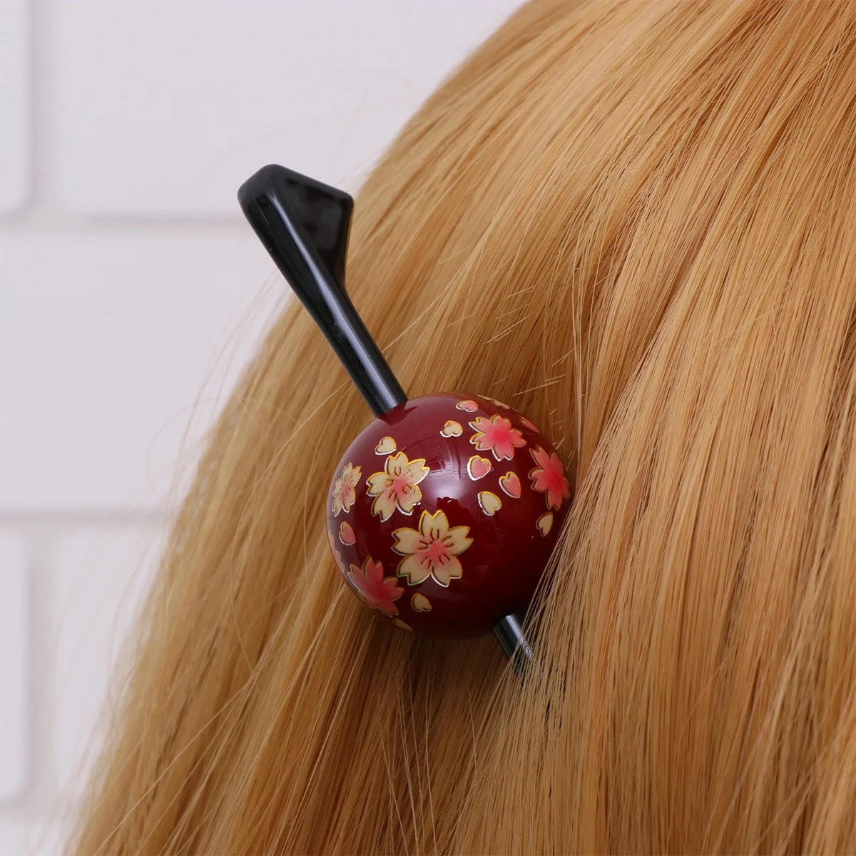 

Заколки для волос в стиле ретро