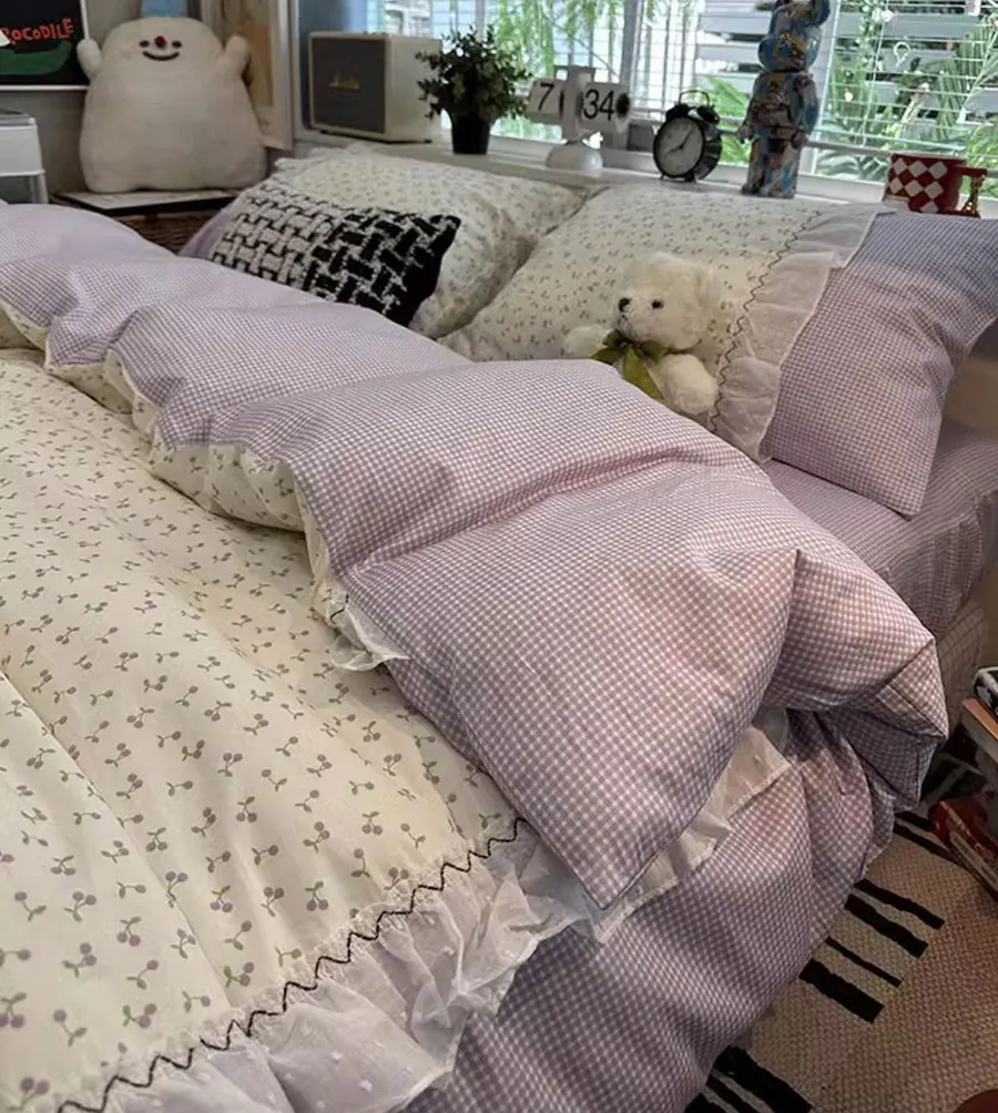 Комплект постельного белья в клетку с фиолетовыми вишнями 1 5 8