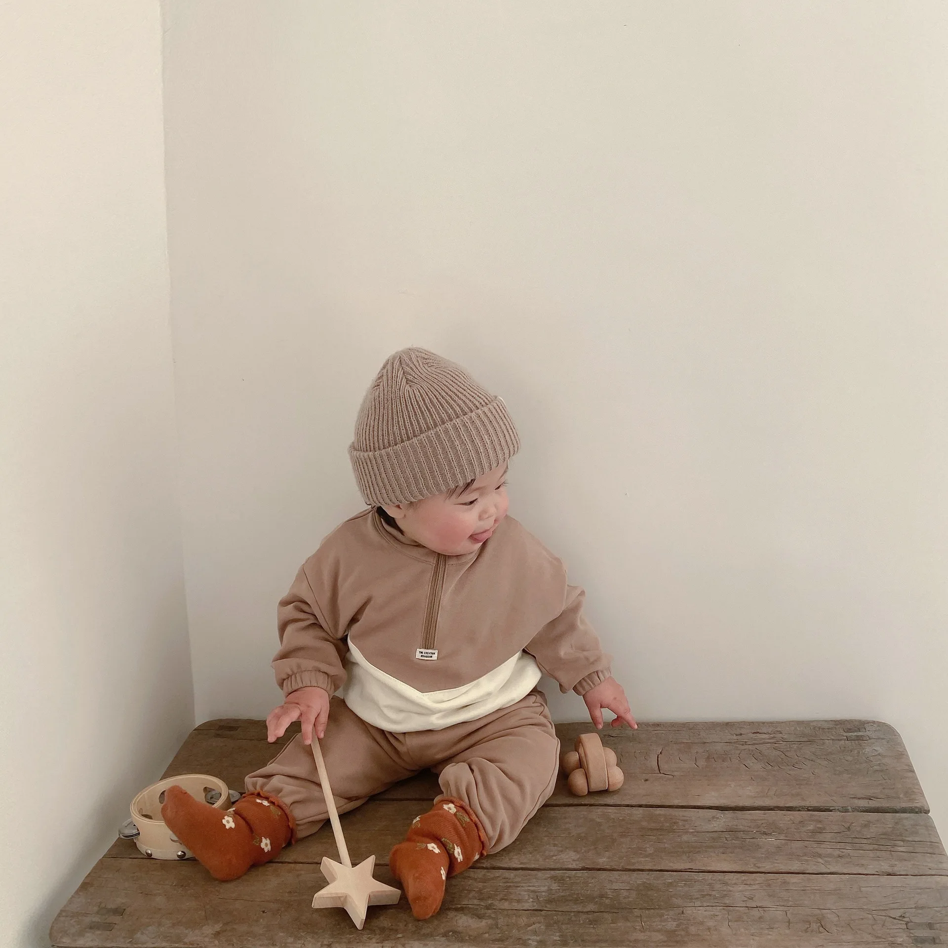 

Open zipper two-piece baby spring clothes foreign style sweater children's suit sports knitted loose boys and girls suitsJackets