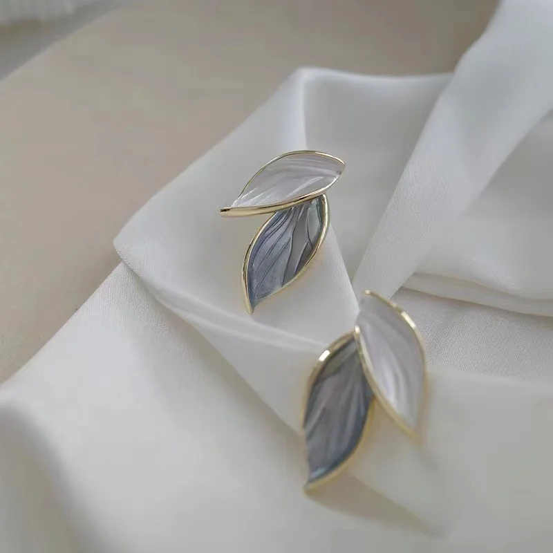 New Metal Fashion Fresh Cute Sweet Grey Leaf Earrings for Women's Earrings Jewelry